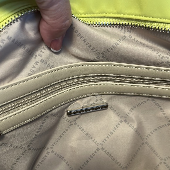 Steve Madden travel bag - Picture 9 of 16